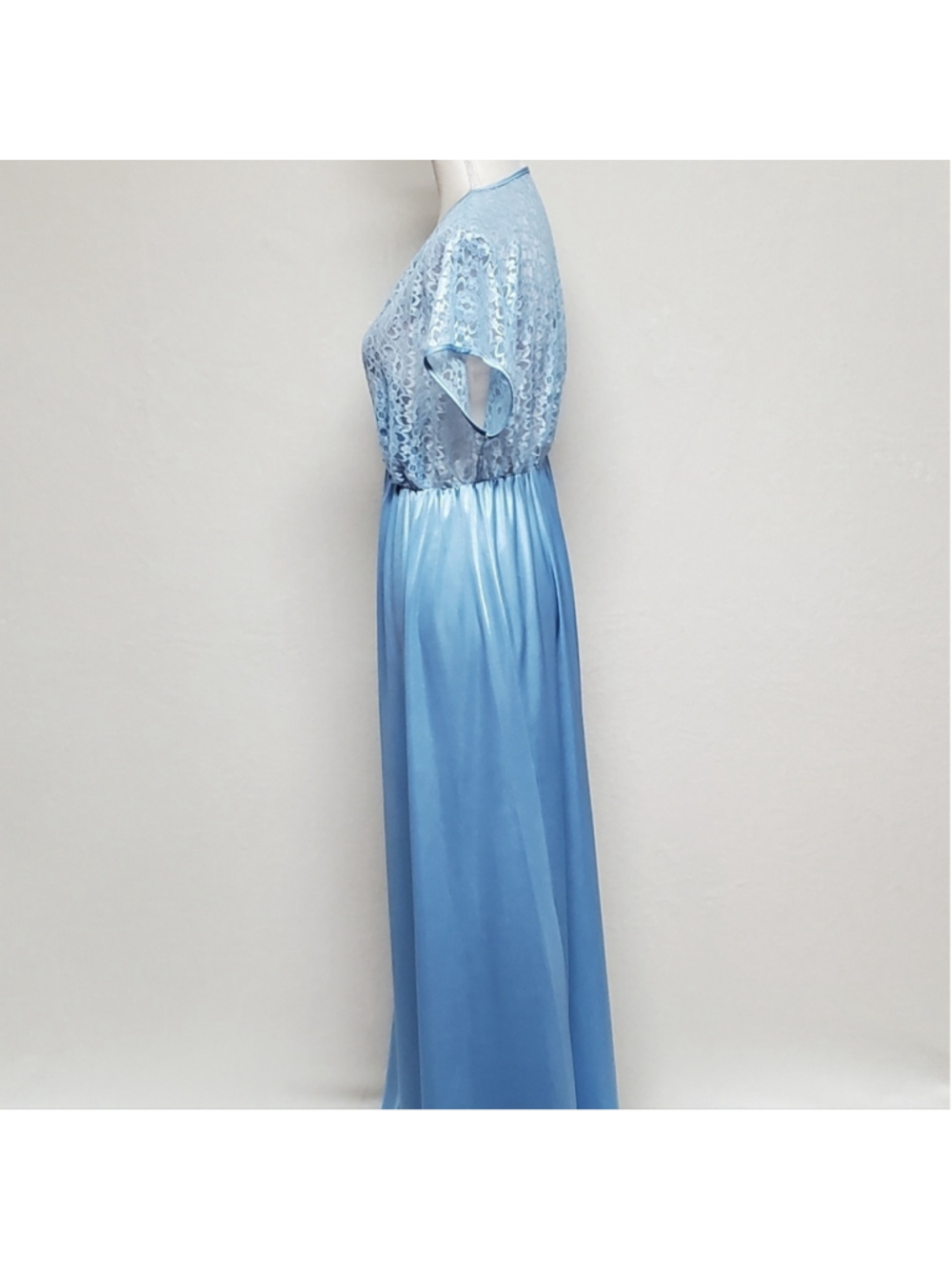 80s Vintage Powder Blue Sheer Lace Stretchy Satin Plunging Neckline Maxi Nighty - Picture 7 of 12